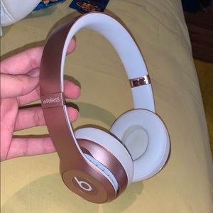 Beats solo wireless headphones